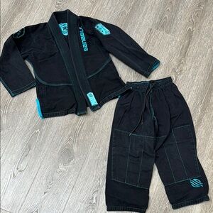 Sanabul Kids Black and Blue Martial Arts Gi Set siz K2